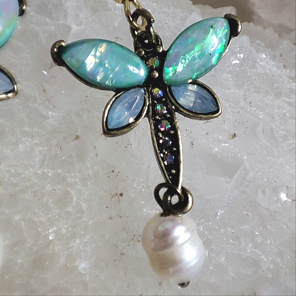 Opalescent Dragonfly Pierced Earrings NEW on Card Cultured Pearls Delicate - Picture 8 of 11